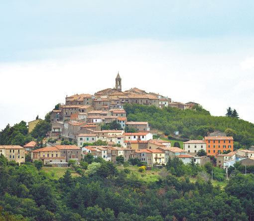 Vista da lontano di Monticello Amiata